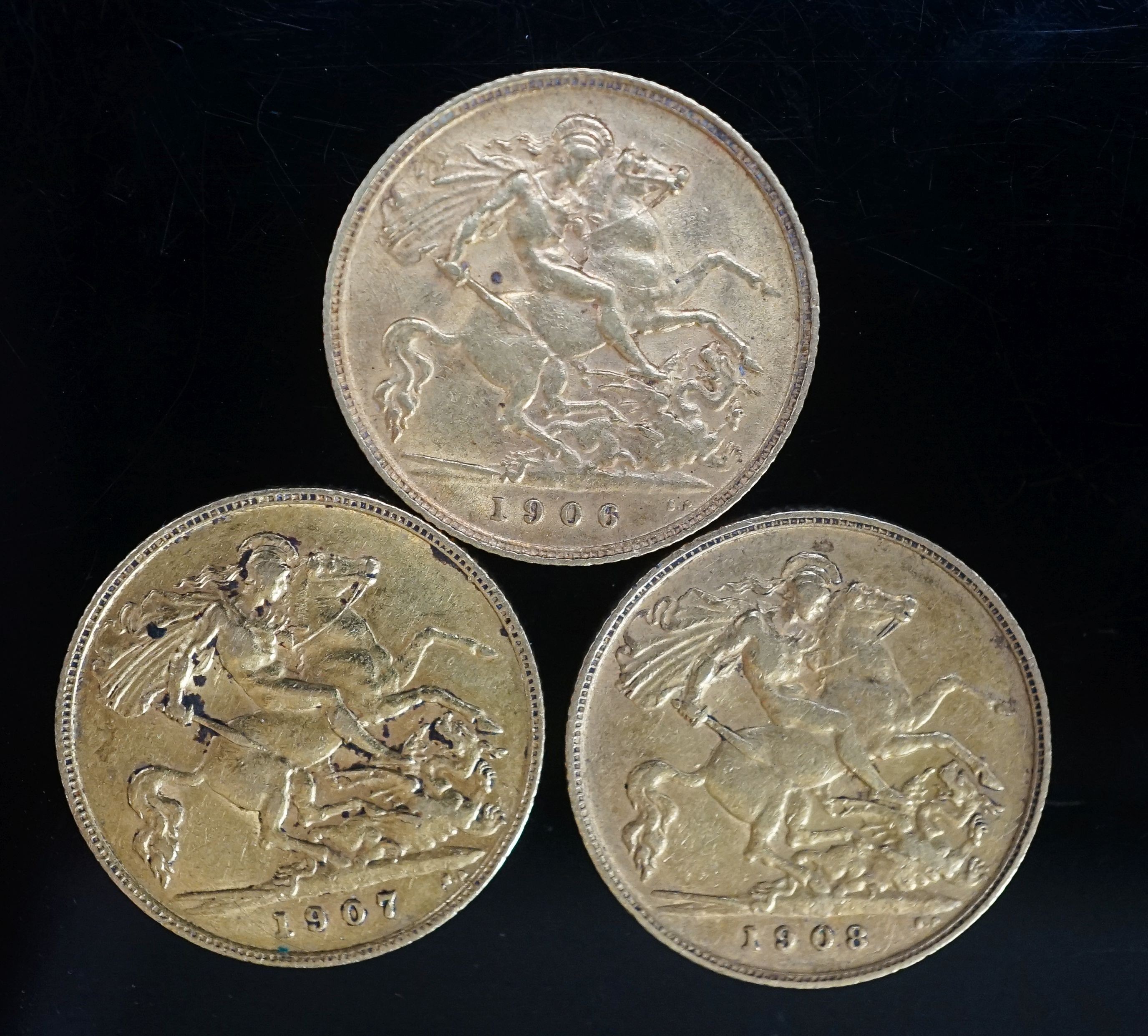 Three Edward VII gold half sovereigns, 1906/7 & 8.